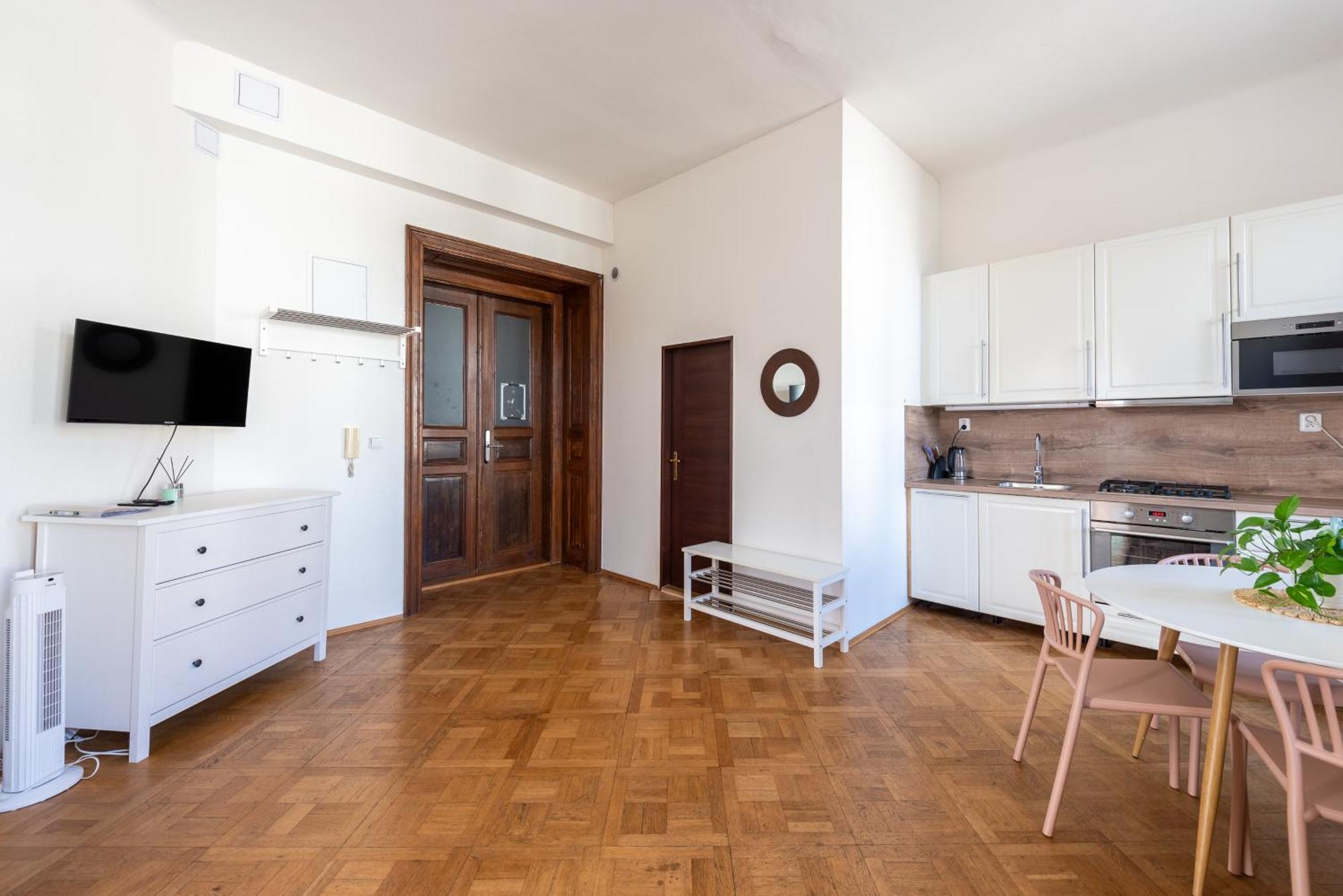 Apartahotel Tesnov